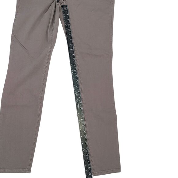 NWT Maurices Women’s Maternity Over The Bump Jegging Pants Size Medium Long - Picture 3 of 16